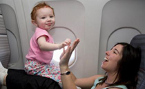 婴儿坐飞机是抱着吗 宝宝坐飞机对耳膜影响大吗
